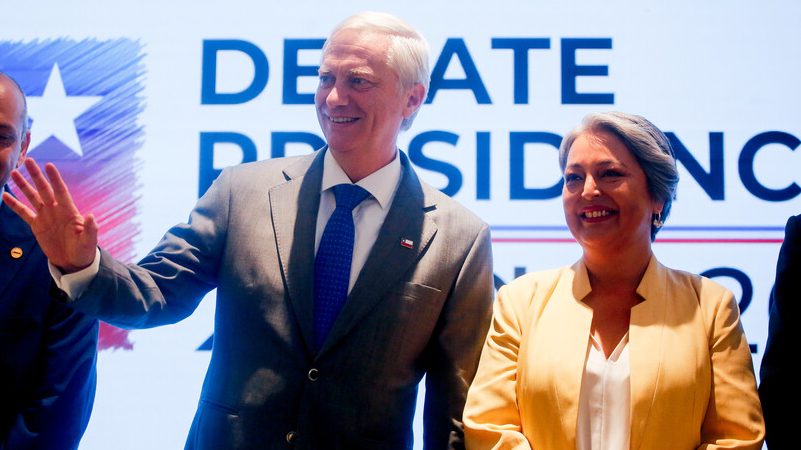 La trastienda del tenso debate radial entre Kast y Jara a 11 días del balotaje