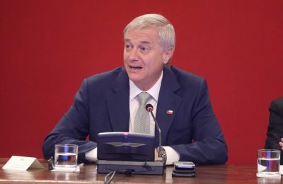 La riesgosa apuesta del gobierno frente a la crisis. Por Pepe Auth