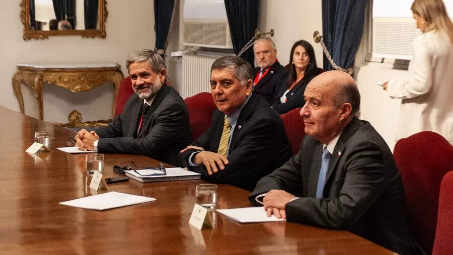 Interior y Segundo Piso: Sobre el problema de coordinación del gobierno de Kast. Por Kenneth Bunker