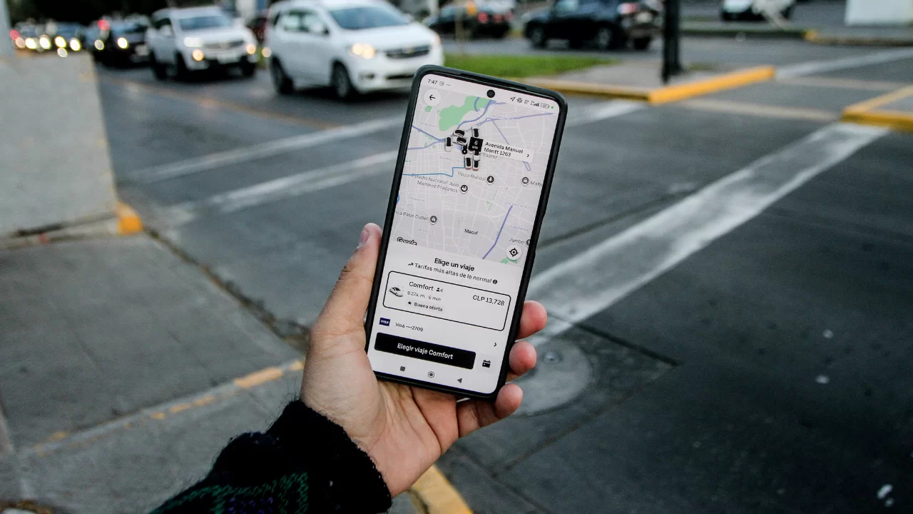 Ley Uber: cuando el Estado regula después del algoritmo. Por Vera Voitova (PhD) y Jesús Juyumaya