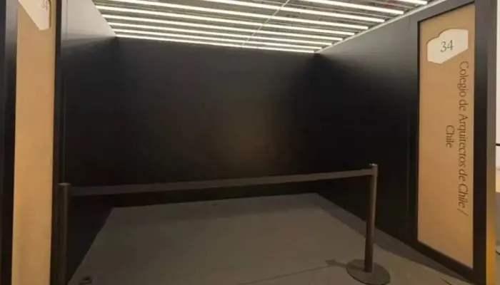 Negligencia del Colegio de Arquitectos deja stand vacío de Chile en Congreso Mundial de Barcelona