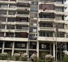 El edificio fantasma de El Golf y sus últimos 3 dueños que se niegan a vender